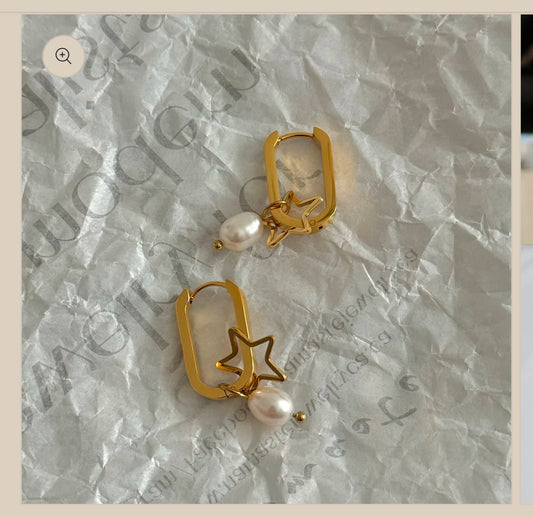 Suha Charm Earrings-Gold