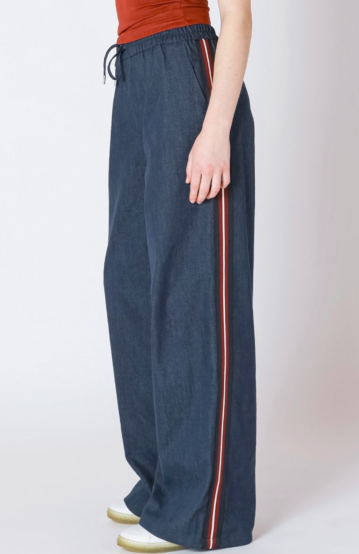 SIDE STRIPE WIDE LEG JEAN